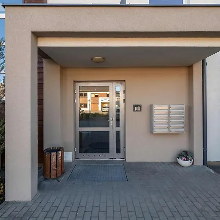 Spacious Two-bedroom With 2 Parking Spaces By Renters *