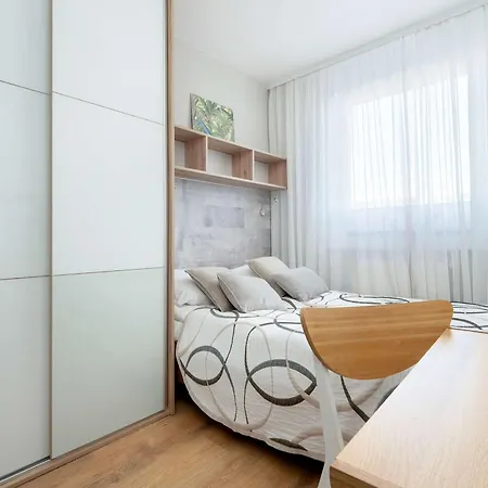 Spacious Two-bedroom With 2 Parking Spaces By Renters Lejlighed Gdańsk
