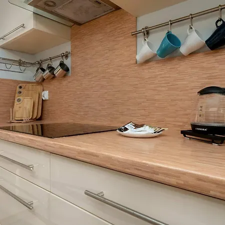 Spacious Two-bedroom With 2 Parking Spaces By Renters