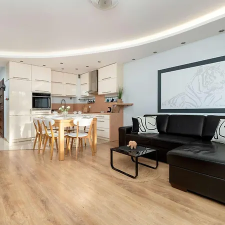 Spacious Two-bedroom With 2 Parking Spaces By Renters *