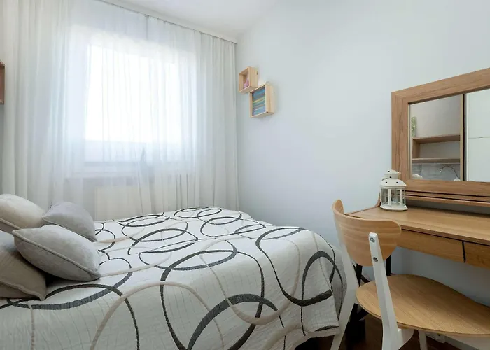 Spacious Two-bedroom With 2 Parking Spaces By Renters Appartamento *