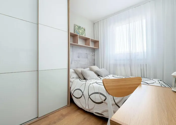 Spacious Two-bedroom With 2 Parking Spaces By Renters Appartamento Danzica