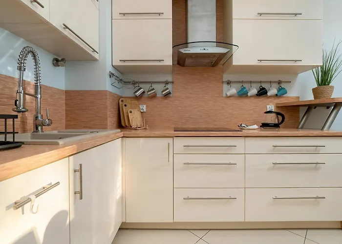 Spacious Two-bedroom With 2 Parking Spaces By Renters Gdańsk