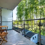 公寓 Spacious Two-bedroom With 2 Parking Spaces By Renters