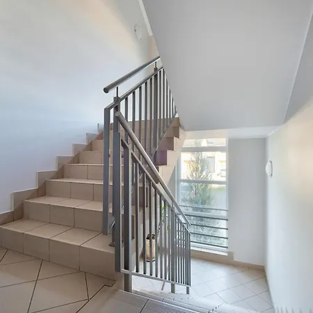 Spacious Two-bedroom With 2 Parking Spaces By Renters דירה גדנסק