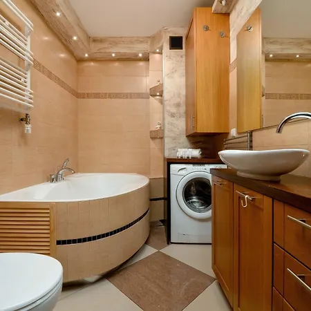Spacious Two-bedroom With 2 Parking Spaces By Renters * גדנסק